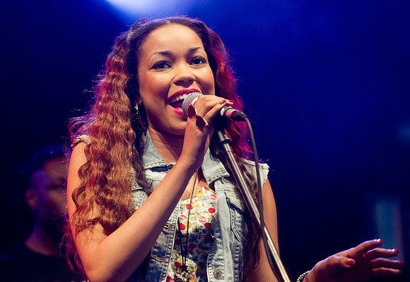 Dionne Bromfield-8