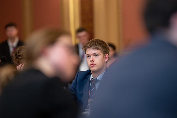 Model UN 2022-135