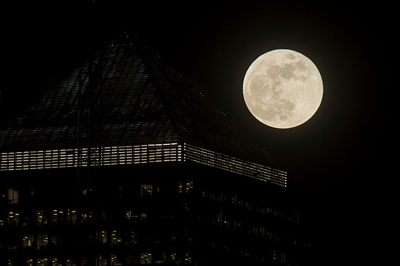 Super Blue Moon Canary Wharf03